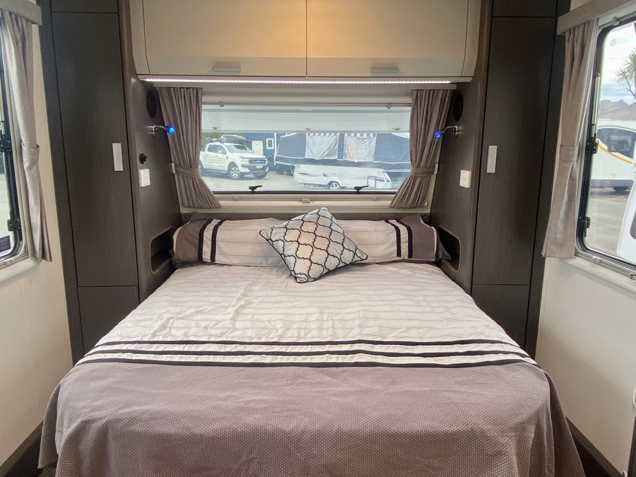 2019 Jayco Journey with Island Bed