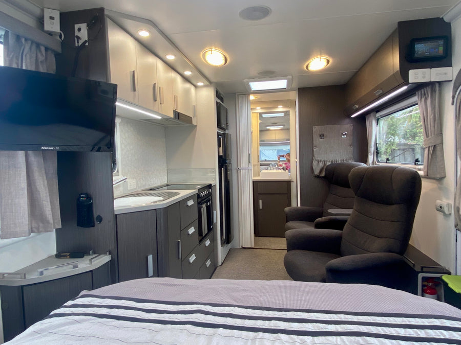 2019 Jayco Journey with Island Bed