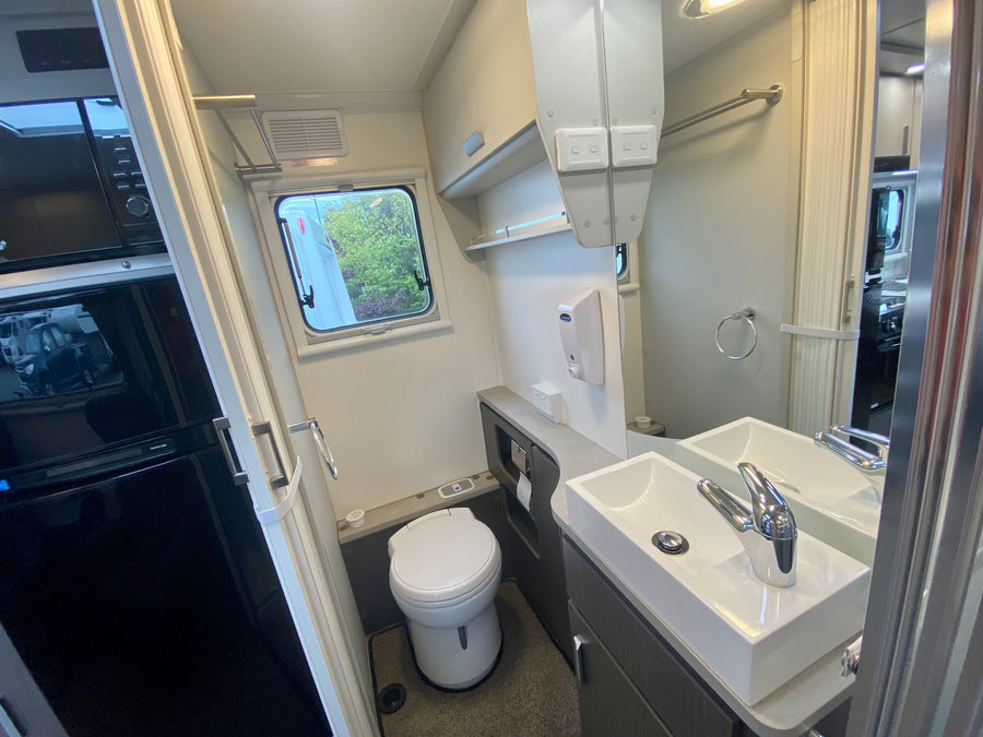 2019 Jayco Journey with Island Bed