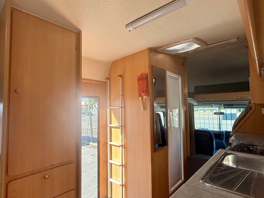 2010 Mitsubishi Canter 6 berth